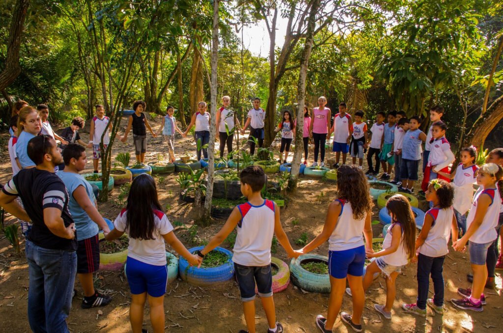 Clase de educación ambiental en parque natural municipal Caixa d`agua